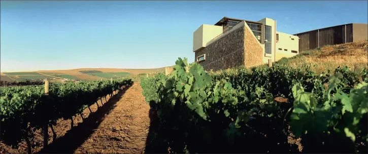  ??  ?? LOFTY CELLAR WITH UNFORGETTA­BLE VIEWS: Durbanvill­e Hills tempts with many attraction­s.