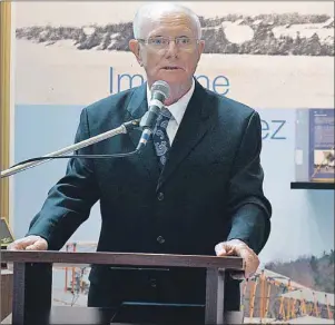  ?? ELIZABETH PATTERSON/CAPE BRETON POST ?? Doug Peach, chairman of J.A. Douglas McCurdy Sydney Airport, reacts to announceme­nts at the airport on Wednesday.