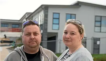  ?? TOM LEE/STUFF ?? Former Bella Vista Homeowners Jenny and Damian Coffey are thankful for all the support the Tauranga community gave homeowners over the past year.