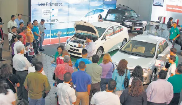  ??  ?? »La venta de autos nuevos en el país acumuló una caída del 16.6 por ciento entre enero y octubre pasados, según destacan las cifras oficiales.