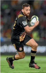  ?? PHOTOS: GETTY IMAGES ?? The experience and star power of Aaron Cruden should prove of huge benefit for the Chiefs.