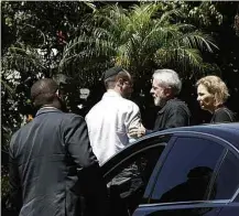  ?? Joel Silva/Folhapress ?? O ex-presidente Lula, na chegada a velório em São Paulo
