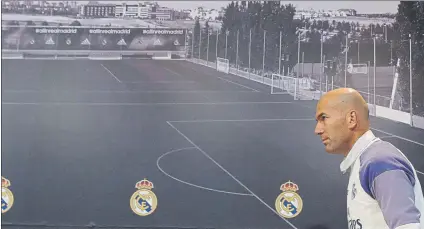  ?? FOTO: EFE ?? Zidane no dio carnaza a los que han creado y alimentado la campaña contra Clos Gómez, el árbitro del Clásico del Camp Nou