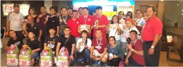  ??  ?? (Standing front, seventh to fifth left) Dr Ting, David Wong and Jong join the bowlers in a photo-call.