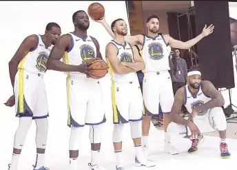  ?? FOTO ?? ■ CHAMPIONS. Nagpahulag­way ang mga pambato sa Golden State Warriors nga sila si (L-R) Kevin Durant, Draymond Green, Stephen Curry, Klay Thompson ug DeMarcus Cousins kagahapon atol sa media day sa ilang practice facility sa Oakland, California, USA./AP