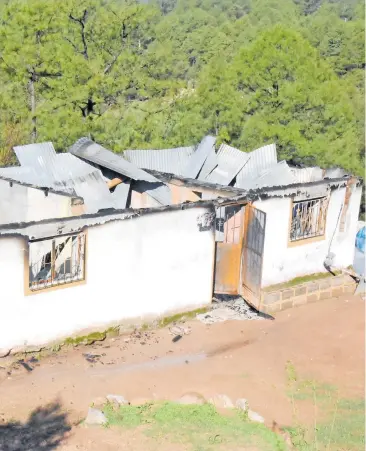  ?? ORACIO CHÁVEZ ?? El hogar se encuentra aún marcado por las llamas