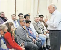  ?? FOTO: DEDVI MISSENE ?? ►► El ex Presidente Ricardo Lagos frente a alcaldes y concejales PPD y PS.