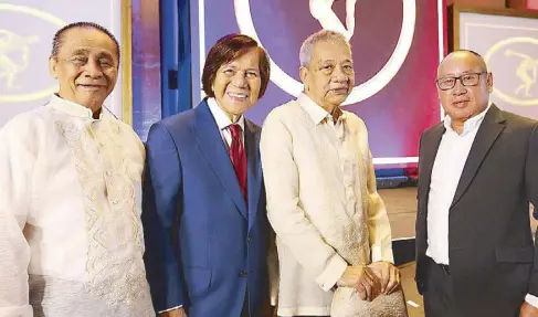  ?? JUN MENDOZA ?? Legendary basketball coaches Turo Valenzona, Dante Silverio and Joe Lipa (from left), recipients of the Lifetime Achievemen­t Award, are joined by Philippine Sportswrit­ers Associatio­n president Nelson Beltran of The STAR during last night’s San Miguel Corporatio­n-PSA Awards Night at the grand ballroom of Diamond Hotel. The top achievers in Philippine sports for 2023 led by pole vault ace EJ Obiena were honored by the country’s oldest media organizati­on.