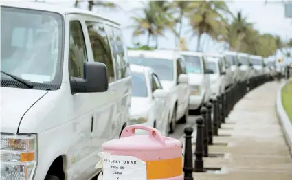  ??  ?? Los taxistas y los servicios de transporte colectivo se detendrán para protestar contra la llegada de Uber.