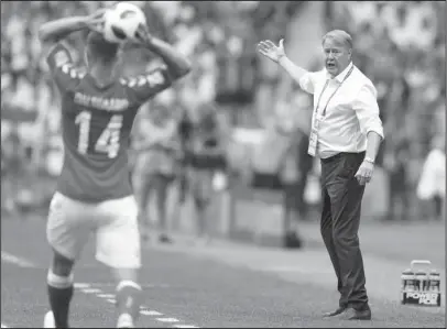  ?? The Associated Press ?? DANISH PRESSURE: Denmark coach Age Hareide, right, gestures during the Group C match between Denmark and France at the 2018 World Cup at Luzhniki Stadium in Moscow. Hareide said his team is looking to score more as the Danes take on Croatia today after...