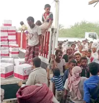  ?? AFP ?? Yemenis drop off boxes of humanitari­an aid provided by the Emirati Red Crescent in the coastal town of Mujailis, south of the city of Hodeida. —