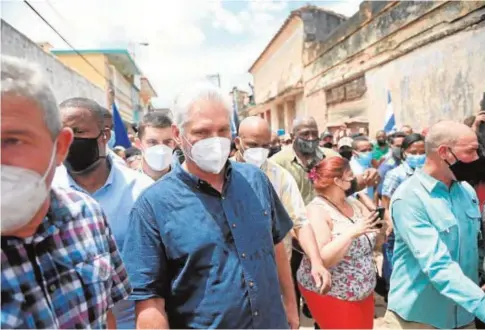  ?? // AFP ?? El presidente Díaz-Canel, ayer en San Antonio de los Baños, donde comenzaron las protestas