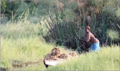  ?? PICS: THALEFANG CHARLES ?? Island of freedom: Jao residents do not bother with masks as they are cut off from everyone