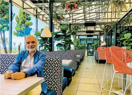  ?? PAM KRAGEN U-T PHOTOS ?? Sami Ladeki seated in his new greenhouse-style Sammy’s Restaurant & Bar location in Chula Vista.