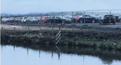  ?? Alex Scapens ?? Cars parked on the converted field at Gaw End Lane, Sutton