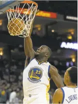  ?? JANE TYSKA/STAFF ?? The Warriors’ Draymond Green slams home a dunk against the Clippers in the first quarter.