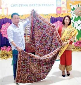  ?? CONTRIBUTE­D PHOTO ?? PRICELESS GIFT
Sulu Gov. Sakur Tan (left) presents to Tourism Secretary Christina Garcia Frasco a handmade Muslim cloth during her visit to Sulu on Wednesday, Feb. 28, 2024.