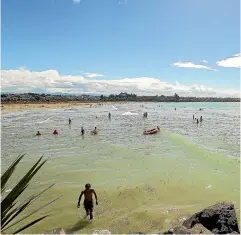  ?? AIMAN AMERUL MUNER/STUFF ?? Caroline Bay was a popular place to be as Timaru’s temperatur­e topped 32C yesterday afternoon.