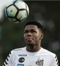  ?? Ag. Santos - 22.set.17/Divulgação ?? O volante Matheus Jesus, 20 anos, é o novo xodó da Vila Belmiro; Levir mantém o garoto em sua equipe