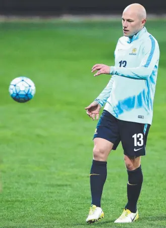  ??  ?? England-based Socceroos midfielder Aaron Mooy trains with the team at Adelaide Oval.