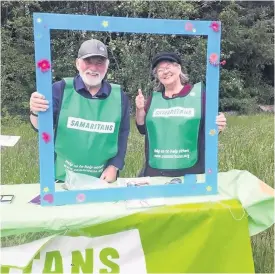  ??  ?? You’ve been framed
Lanarkshir­e volunteers spread the word