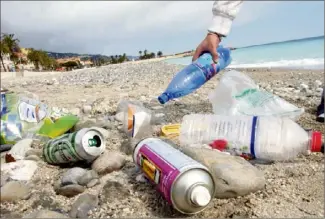  ?? (Photo doc. Var-matin) ?? Parmi les action de ces journées dédiées aux océans, le nettoyage des plages par les bénévoles en sera l’un des temps forts.