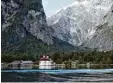  ?? Foto: Peter Kneffel, dpa ?? Bei einer Wanderung war die Frau in den See gestürzt.