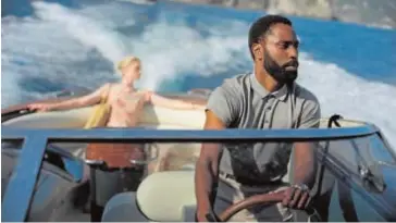  ??  ?? Elizabeth Debicki y John David Washington, en una imagen de «Tenet»