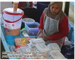  ??  ?? PELBAGAI juadah tempatan dijual kepada pengunjung dengan harga berpatutan.