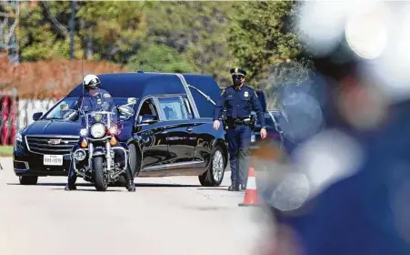  ?? Elizabeth Conley / Staff photograph­er ?? Police Chief Art Acevedo, center, HPD commanders and other officers escort the body of fallen officer Sean Rios to the Peevey Funeral Home on Thursday.