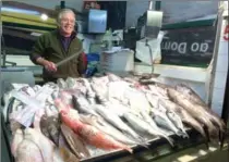  ?? DAVID A. TAYLOR, FOR THE WASHINGTON POST ?? A fishmonger in the Mercado da Ribeira shows off his morning inventory during a Lisbon food tour.