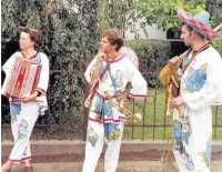  ??  ?? Mary Keith, Jo King and Stu Barker during the a tour of Hungary in 1993