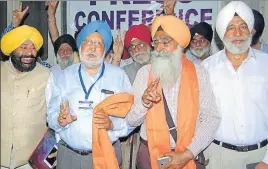  ??  ?? Newly elected Chief Khalsa Diwan president Dr Santokh Singh (second from left) and vicepresid­ent Sarabjeet Singh (third from left) with other members in Amritsar on Sunday. SAMEER SEHGAL/HT