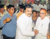  ?? ANIL DAYAL/HT ?? Congress candidate Kuldeep Bishnoi meeting voters; and (right) BJP nominee Sonali Phogat during an election campaign in Adampur constituen­cy.