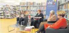  ?? FOTO: YANNICK REHFUSS ?? Unter dem Motto „Literatur im Gespräch“sprachen Regine Mayer, Margarete Schmitz, Barbara Breithack und Sabine Felker-Henn (von links) über Bücher, die sie bewegt haben.