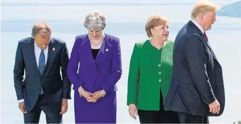  ?? LEON NEAL/AFP ?? Cúpula. Donald Tusk (E), Theresa May, Angela Merkel e Donald Trump no Canadá; relações entre antigos aliados estão estremecid­as
