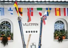  ?? SASCHA FROMM ?? Die Stadt Oberhof – hier ein geschmückt­es Haus im Zentrum – ist bereit für die Biathlon-weltmeiste­rschaft.