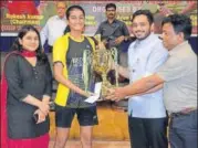  ?? UPBA ?? Amolika Singh (second from left) gets a trophy and cash award for winning All India Junior Tournament held at Jodhpur recently during a ceremony in Lucknow on Wednesday.