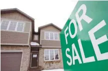  ?? SEAN KILPATRICK LA PRESSE CANADIENNE ?? Le prix moyen national des habitation­s vendues en février s’est établi à un peu plus de 494 000$.