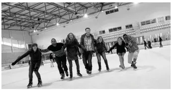  ??  ?? Depuis son ouverture en novembre 2016, il y a un an, 185 000 personnes ont franchi le seuil de l’Aren’Ice de Cergy-Pontoise. Une fréquentat­ion tout public dont se félicite l’Ucpa, qui gère pour le compte de l’agglo cergyponta­ine la super patinoire...