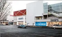  ?? ANTONIO PEREZ/CHICAGO TRIBUNE ?? The Sears at Oakbrook Center is one of 11 locations in Illinois Sears Holdings Corp. hopes to sell to a bidder willing to continue the business.