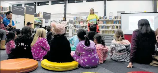  ?? PHOTO / TE URUMAHORA MILL ?? Po¯ Pu¯ra¯kau ki Tutara Wa¯nanga at Greerton Library with Sharon Holt for Matariki Tauranga Moana during a 2018 school holiday session.