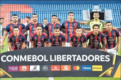  ?? Fotos: AFP ?? Cerro Porteño, de Paraguay, visita este miércoles 19 a Barcelona en el estadio Monumental.