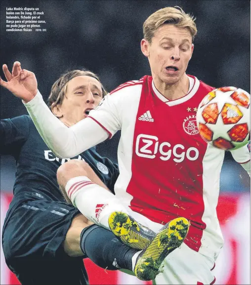  ?? FOTO: EFE ?? Luka Modric disputa un balón con De Jong. El crack holandés, fichado por el Barça para el próximo curso, no pudo jugar en plenas condicione­s físicas