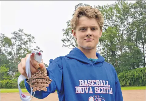  ?? COLIN CHISHOLM ?? Layton Cuvilier, 16, from Hantsport, showcases a bronze medal that he received at the recent the U17 national championsh­ip.