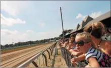  ?? LAUREN HALLIGAN — LHALLIGAN@DIGITALFIR­STMEDIA.COM ?? Track-goers watch a race at the fence on Labor Day 2018at Saratoga Race Course in Saratoga Springs.