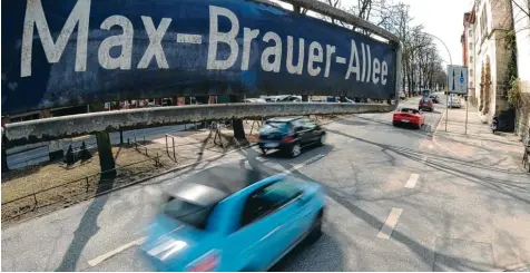  ?? Foto: Angelika Warmuth, dpa ?? Diese Straße in Hamburg soll für ältere Dieselauto­s bald gesperrt sein, um die Stickoxidb­elastung zu senken. Aber ist das sinnvoll?