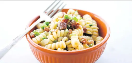  ?? MATTHEW MEAD/THE ASSOCIATED PRESS ?? The best way to enjoy pasta, according to chef Missy Robbins, is in a bowl. “Pasta is more comfortabl­e in a bowl, it’s more fun to eat.”