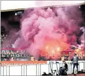  ??  ?? In Berlin zündeten BFC-Fans beim Spiel gegen Schalke Bengalos.