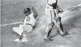  ?? CHARLES BENNETT AP ?? Dwight Smith, left, seen with the Cubs during the 1989 National League playoffs, has died.